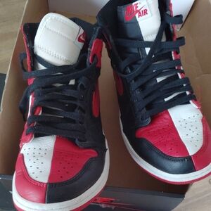 Air Jordan 1 Retro High Top Og Nike Air Sneakers in Red, Black, and White Sz 7